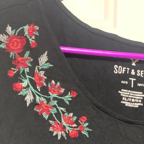 American Eagle Women’s XL Black Long Sleeve Blouse with Rose Appliqué, NWOT - Picture 2 of 5